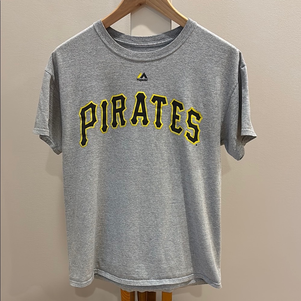 Majestic Pirates Clemente  Short Sleeve Tee
